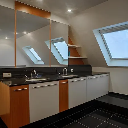 Big And Comfortable Triplex In Apartment