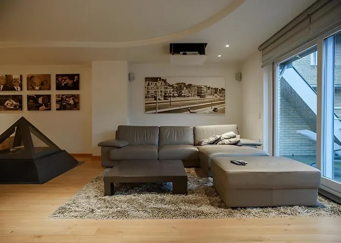 Big And Comfortable Triplex In アパート クノック・ヘイスト