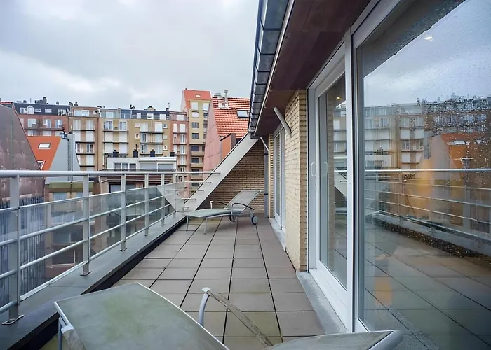 アパート Big And Comfortable Triplex In *