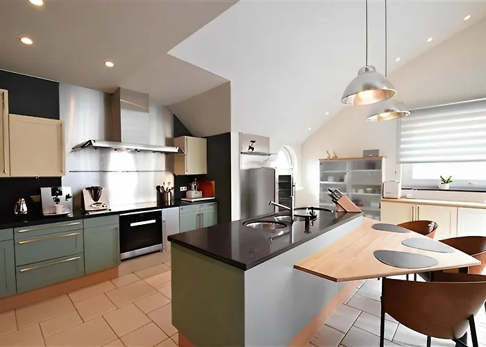 アパート Big And Comfortable Triplex In クノック・ヘイスト